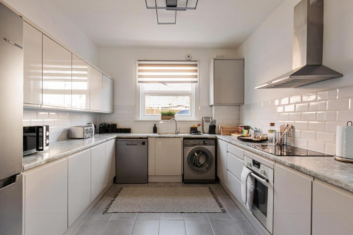 Apartment Modern 4 Bedroom House In Woodgreen