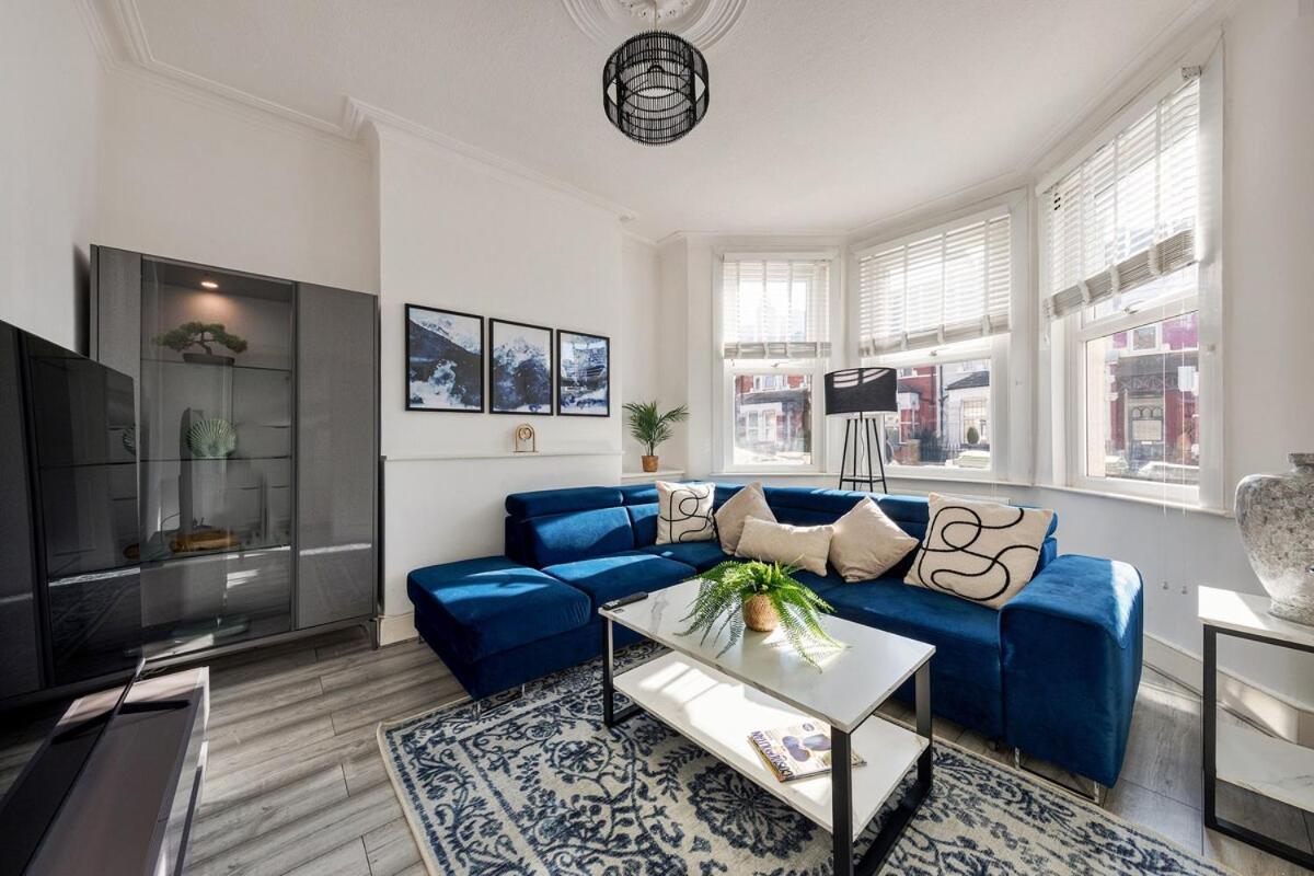 Modern 4 Bedroom House In Woodgreen Appartement Londres