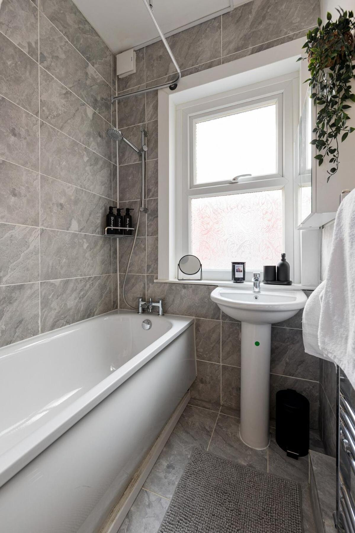 Appartement Modern 4 Bedroom House In Woodgreen Londres
