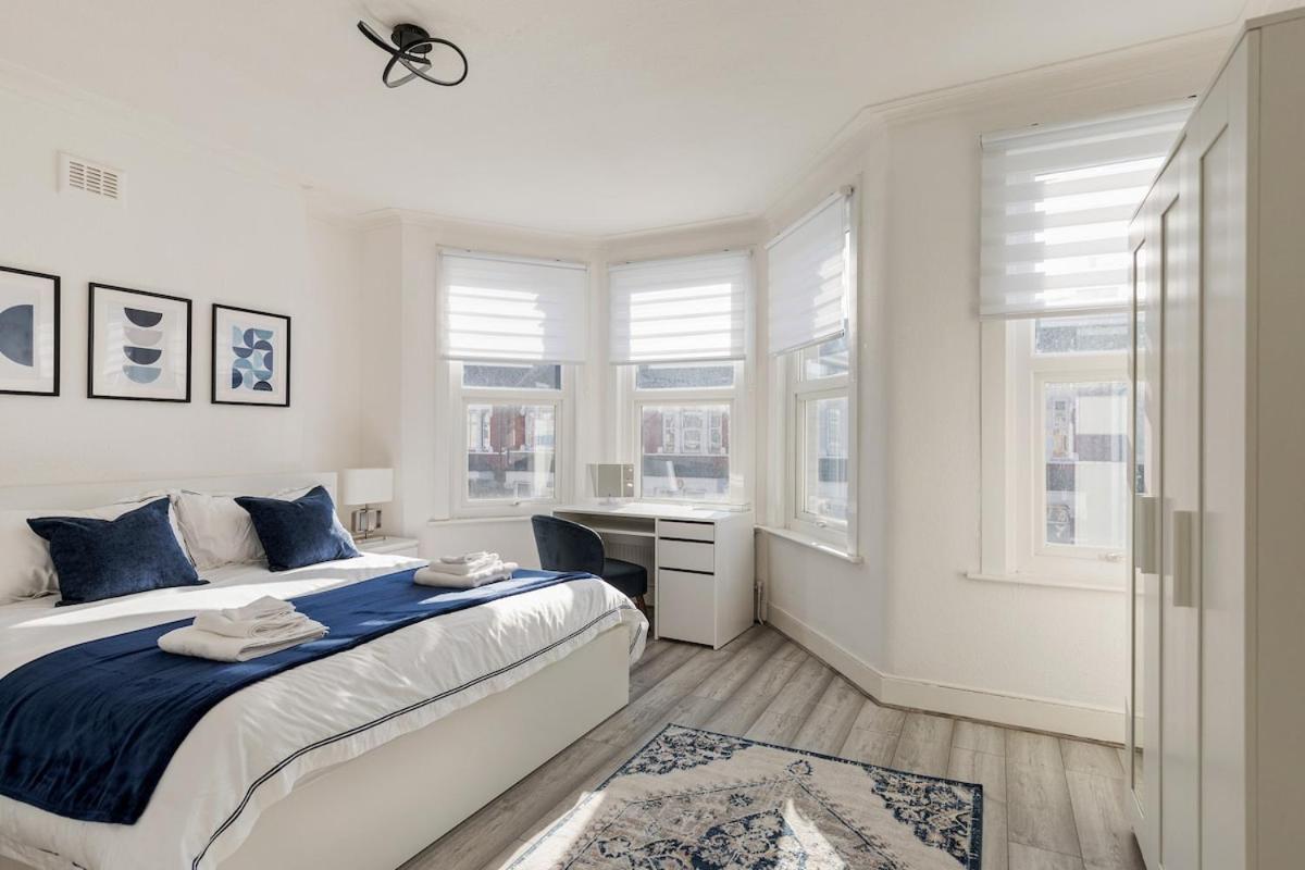 Modern 4 Bedroom House In Woodgreen Appartement