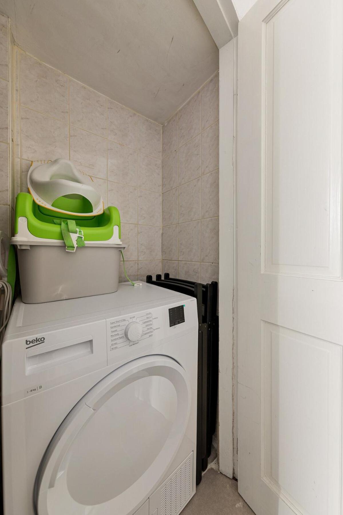 Modern 4 Bedroom House In Woodgreen Appartement Londres
