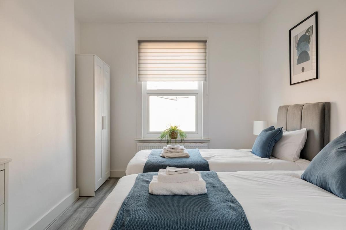 Modern 4 Bedroom House In Woodgreen Appartement Londres